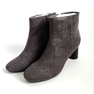 Women's boots dark gray size 8